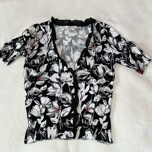 White House black market NWT sparky floral short sleeve cardigan.
